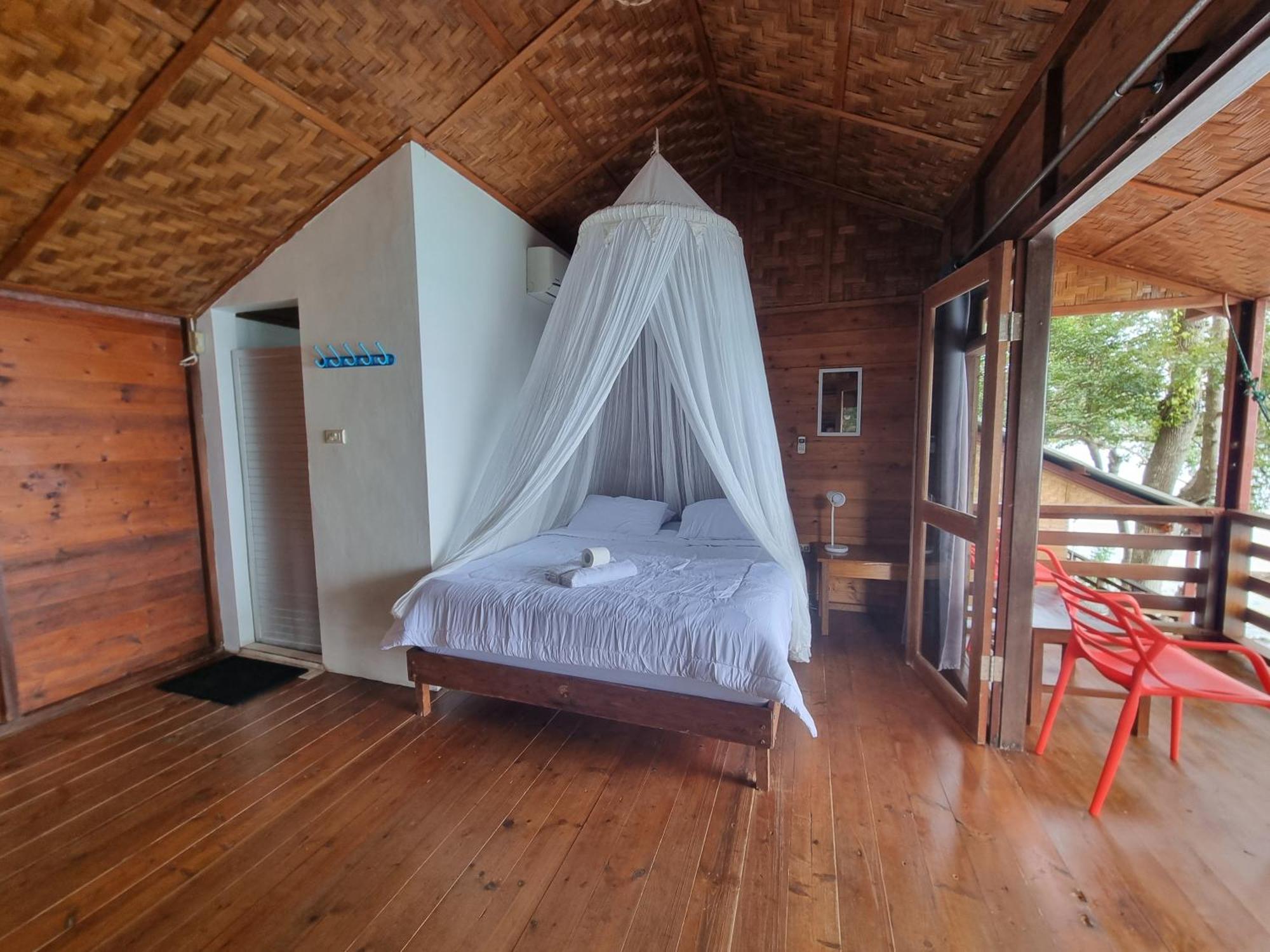 Treetop Guesthouse And Bungalows Сабанг Екстериор снимка