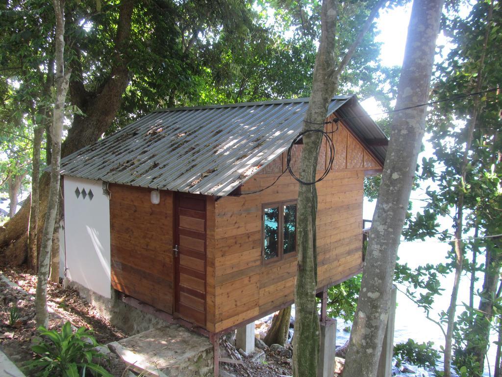 Treetop Guesthouse And Bungalows Сабанг Екстериор снимка